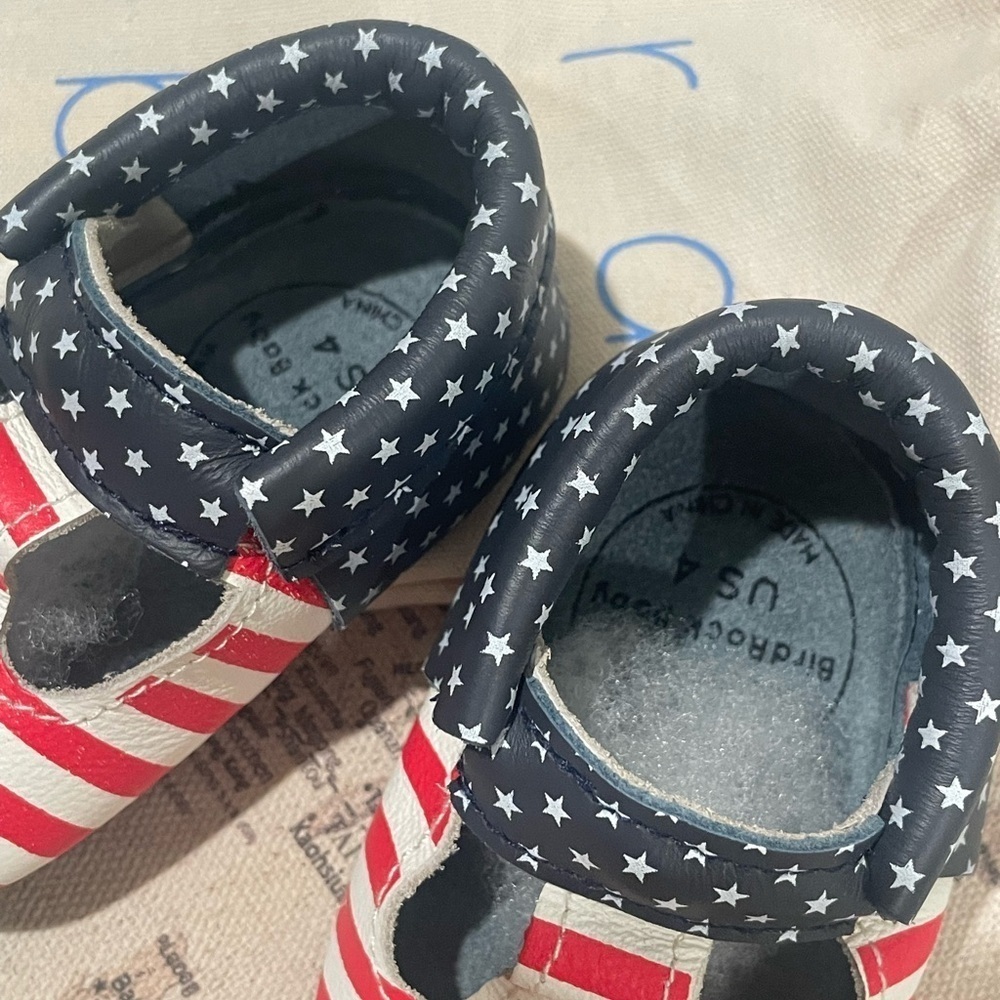 🆕Birdrock Baby Mary Jane Mocs Patriotic Baby moccasin Stars and Stripes Size 4 - Picture 2 of 3